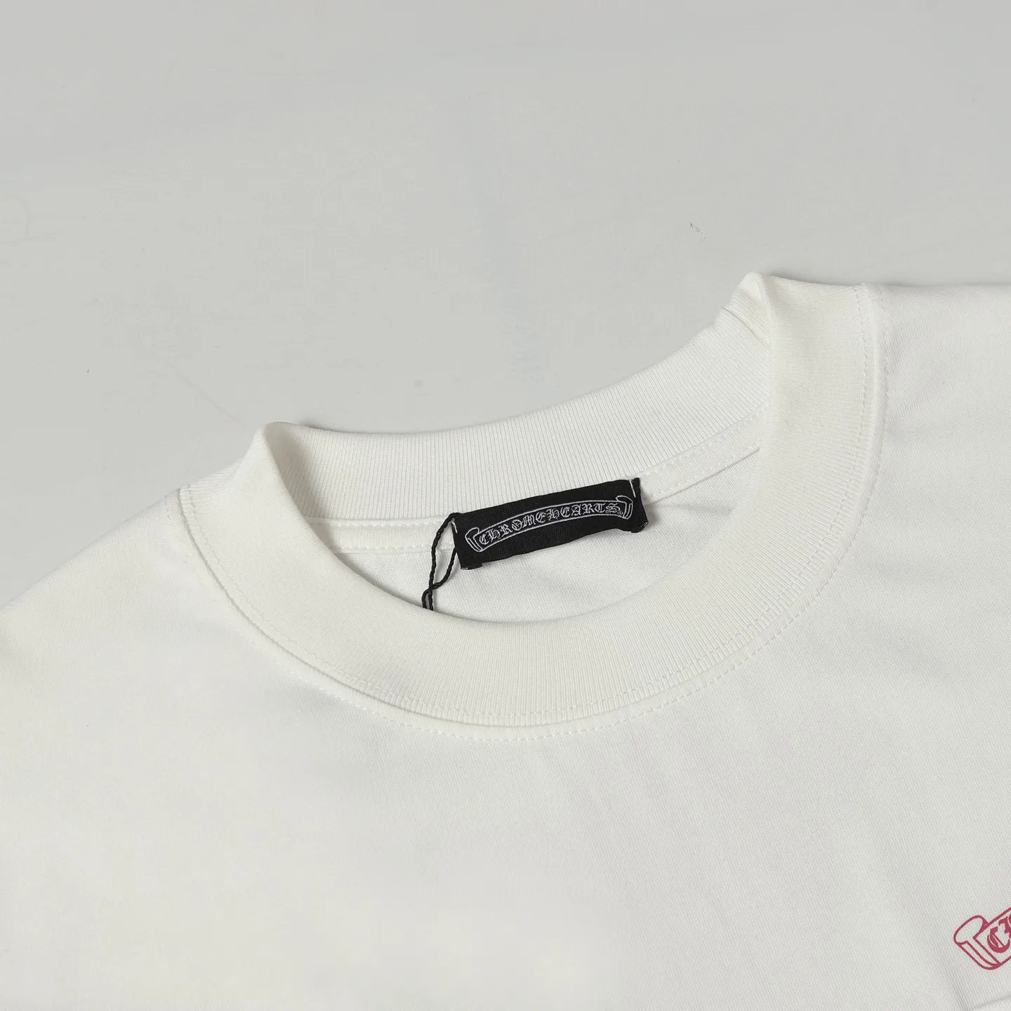 🅿️180 Chrome hearte/Chrome heart ch 25ss early spring Sanskrit horseshoe print short-sleeved T-shirt. A must-have item for daily commuting for men and women in light luxury. The correct version is welcome to compare. Detailed features: ·280 grams of 100% cotton double yarn jersey fabric. ·Special thickened 32 pieces of double-strand 1x1 thread in the same vat. ·Double-needle cross-stitch technology. ·Original main mark washed hangtag. Color: black white. Size: XS-L